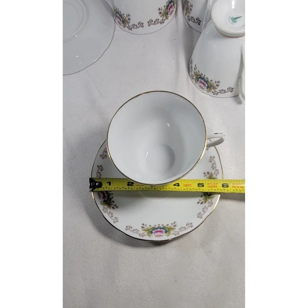 Vintage Yong Sheng Lotus Flower Tea Cups & Saucers Set of 4 Gold Trim 1970s